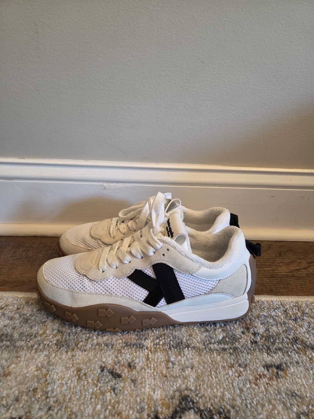 kate spade "K As In Kate" Sneaker Size 8